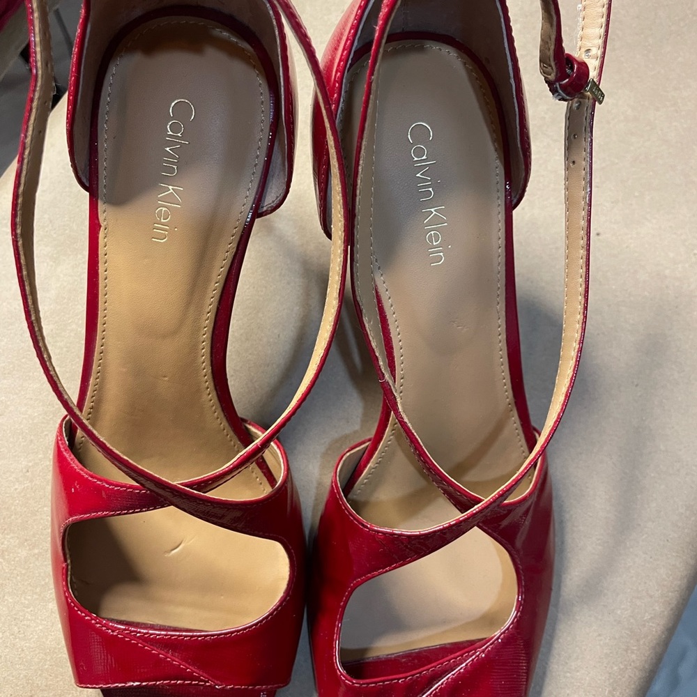The Calvin Klein® Gayle 2 is a modern and uniquely sophisticated heel.